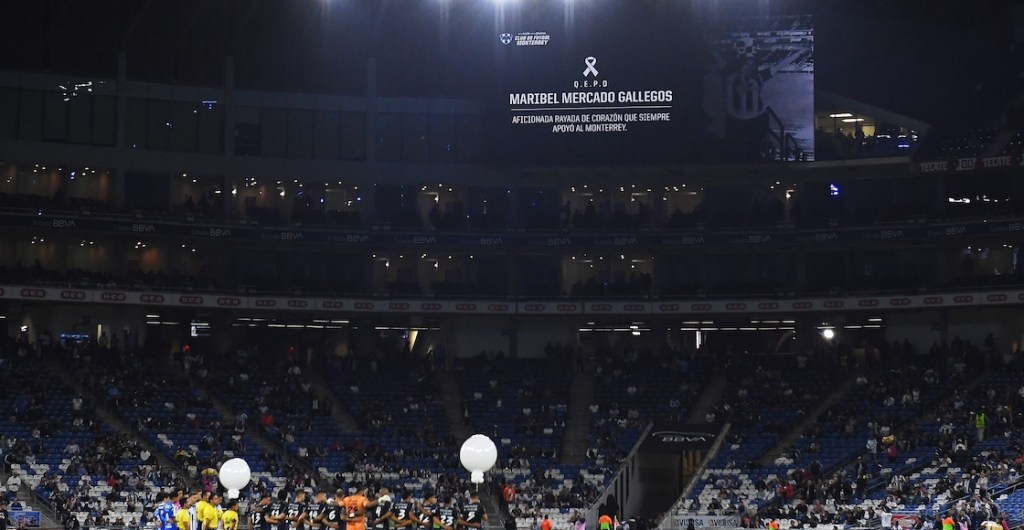 aficionada rayados muerte