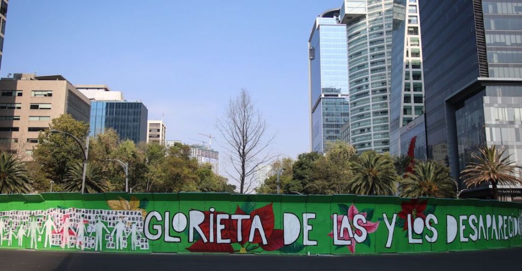 glorieta-desaparecidos-marcha-27-amlo