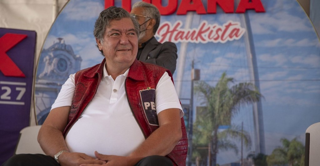 TIJUANA, BAJA CALIFORNIA, 09MAYO2021.- Jorge Hank Rhon, candidato a la gubernatura de Baja California por el Partido Encuentro Solidario (PES), estuvo presente en el fraccionamiento Santa Fe para comprometerse con un proyecto de inversión superior a los 600 millones de pesos.