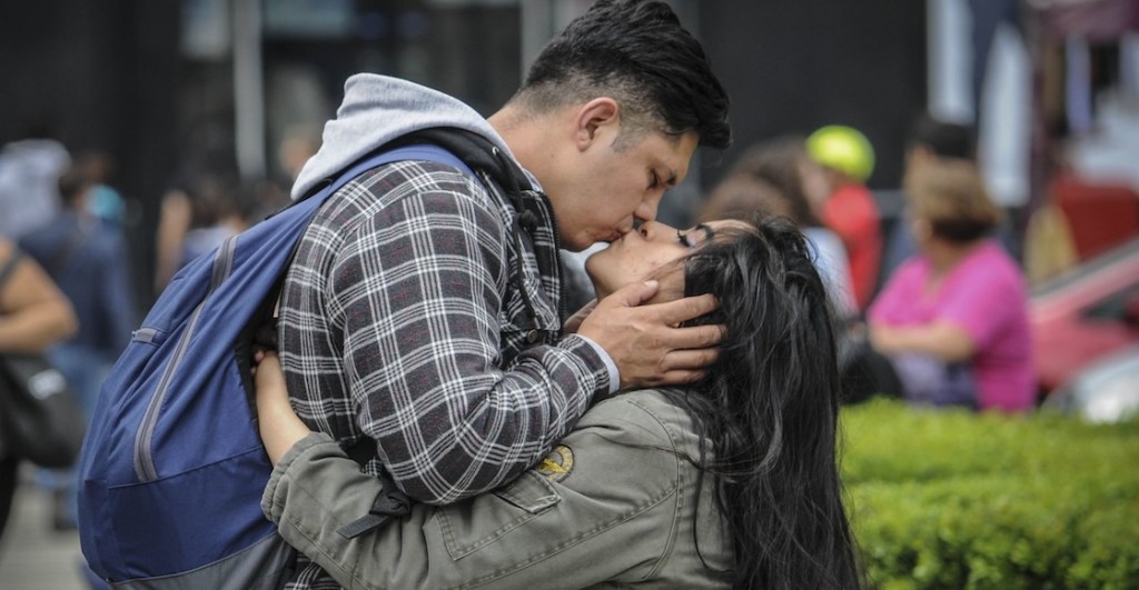 A ponerse románticos en el besotón que premiará el beso más largo en CDMX