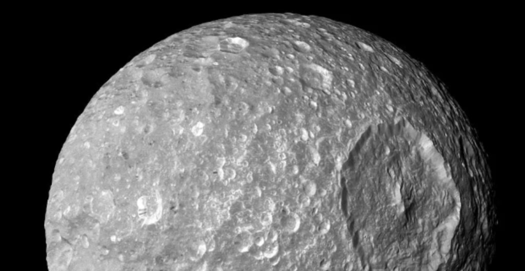 Mimas, la luna de Saturno mejor conocida como la Estrella de la Muerte