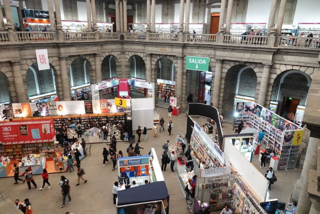 La Feria Internacional del Libro del Palacio de Minería.