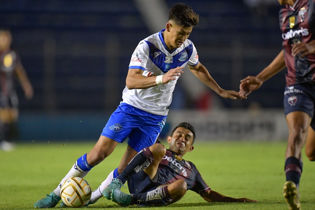 Diego González jugando contra el Atlante