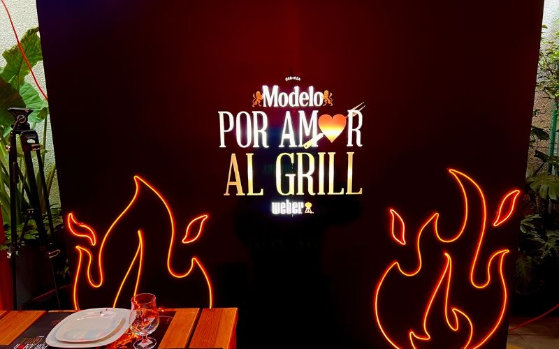 evento de cerveza modelo y weber