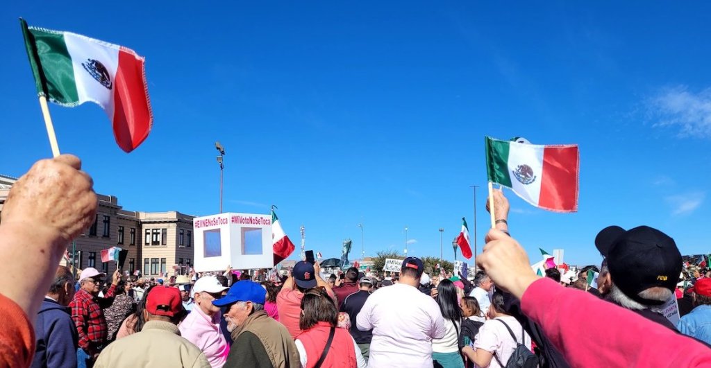 fotos-marcha-del-ine-zocalo-otros-estados-mexico-lleno-9.