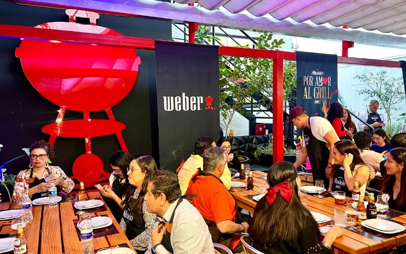 evento de cerveza modelo con weber en cdmx