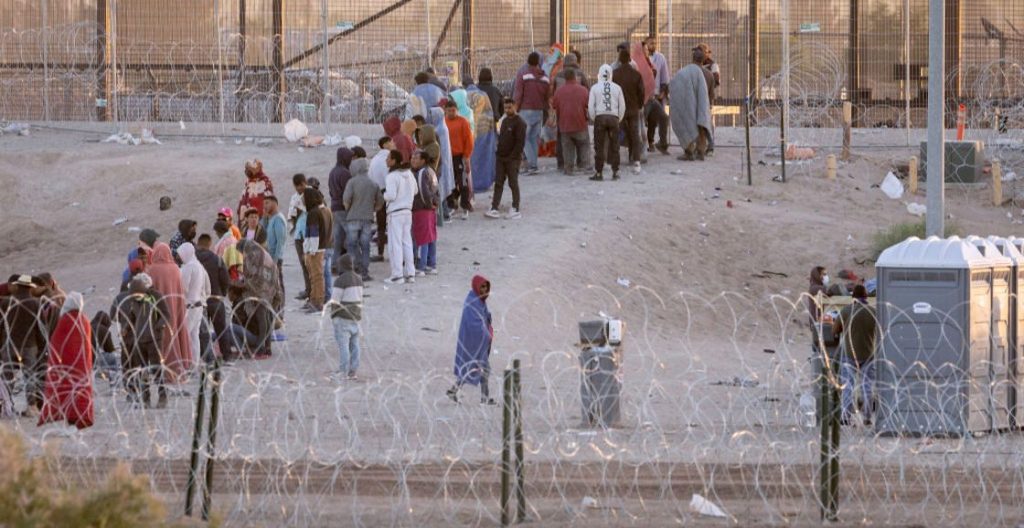 Quitan alambres de púas de frontera de texas.