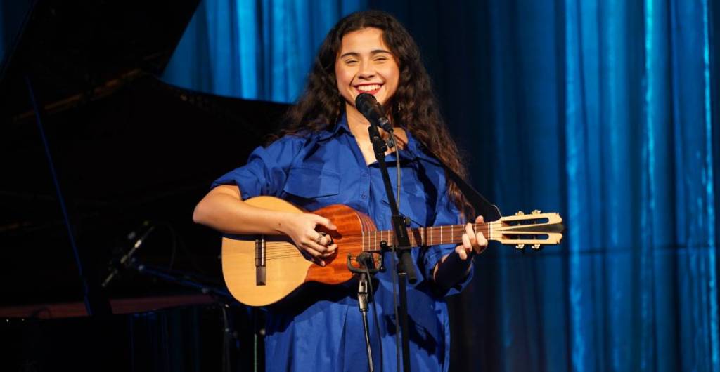 Silvana Estrada: La talentosa cantautora mexicana que empodera a las mujeres con su música