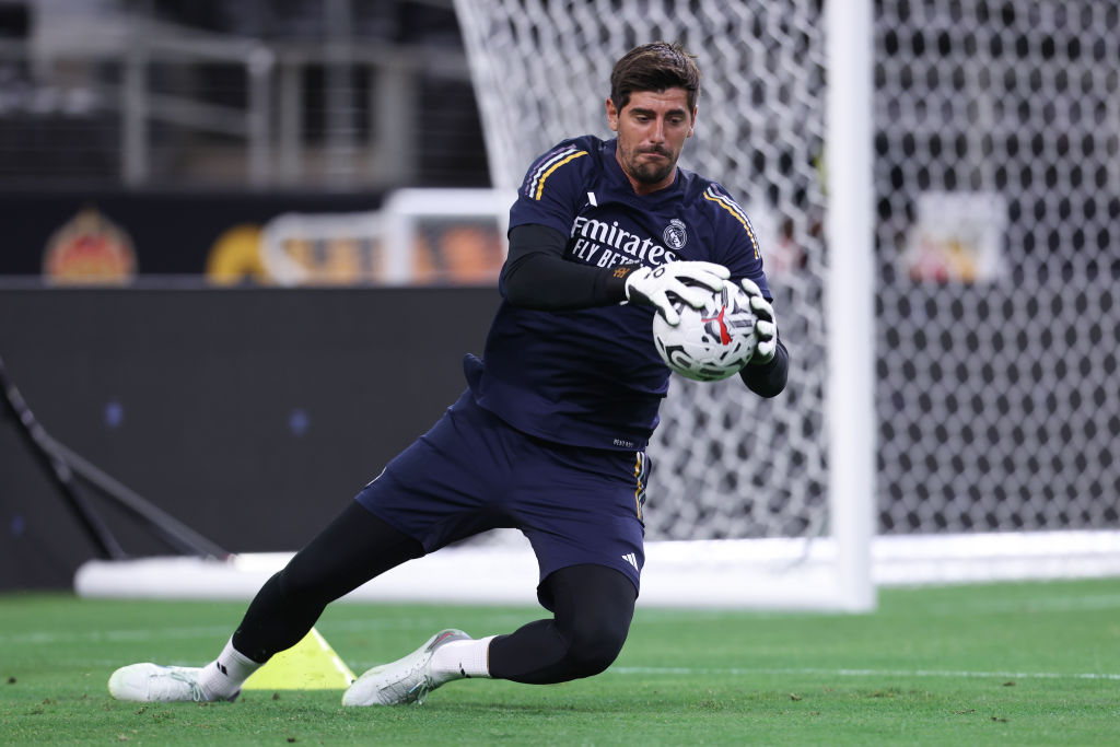 Courtois entrenando con el Real Madrid