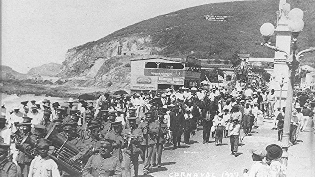 La banda sinaloense en los carnavales.