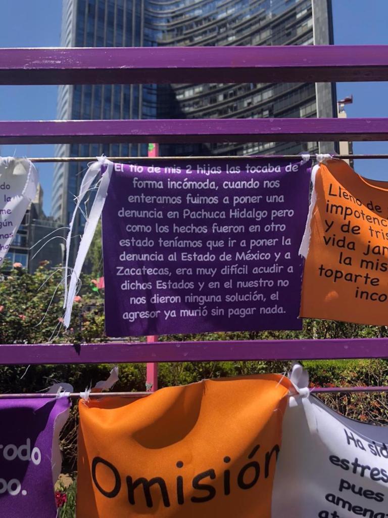 Testimonio en tendedero colocado en la Glorieta de las Mujeres que Luchan.