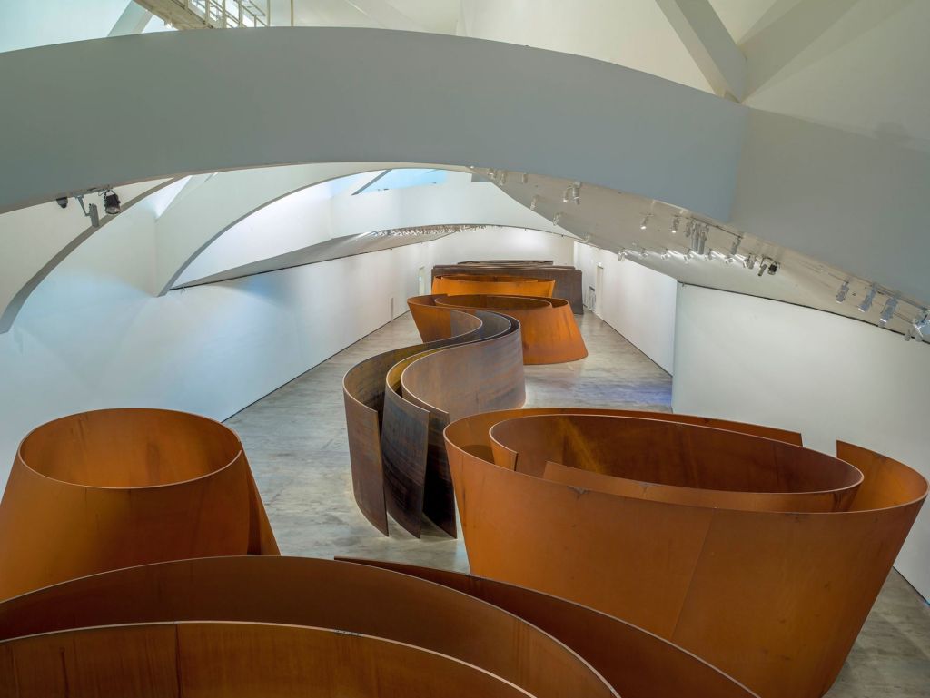 El complejo escultórico llamado La Materia del Tiempo de Richard Serra.