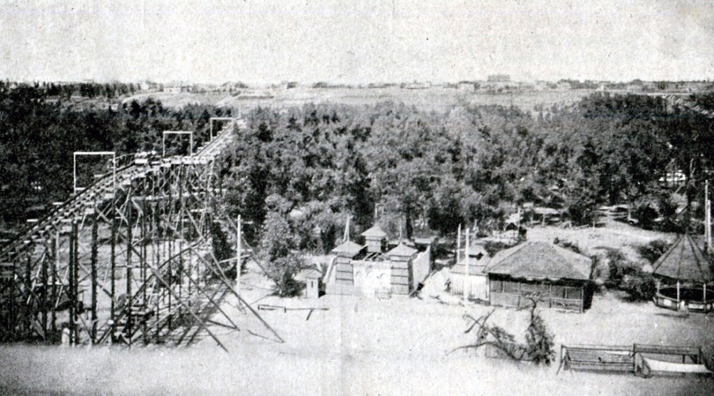 La primera montaña rusa de México en el Parque Luna.