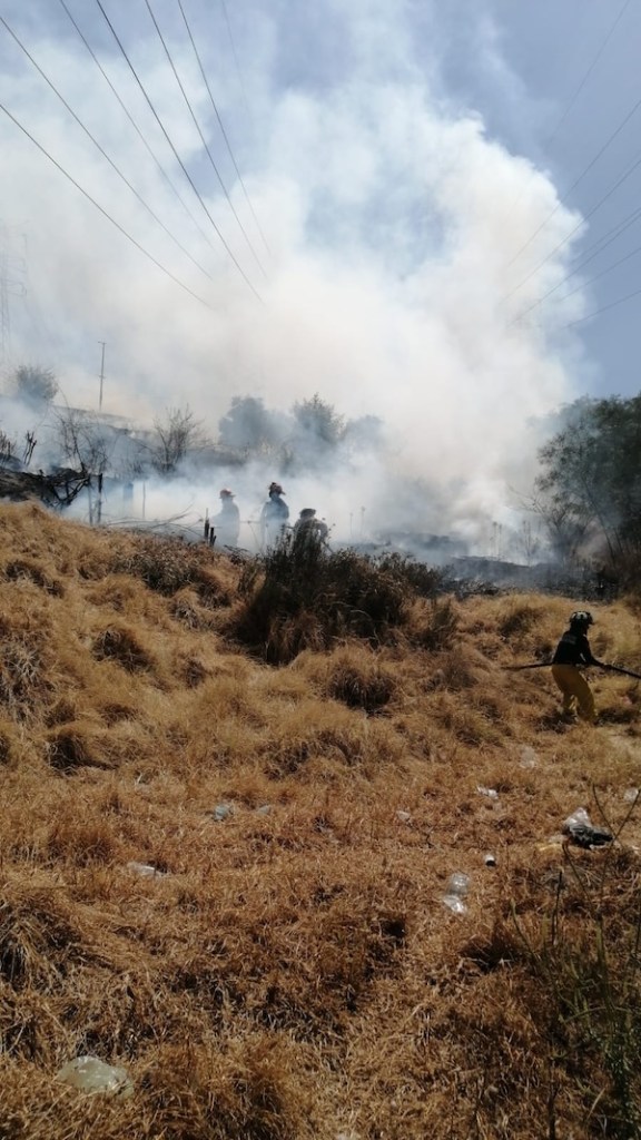 Esto andamos respirando: 3 días seguidos de incendio y mucho humo en el Naucalpan