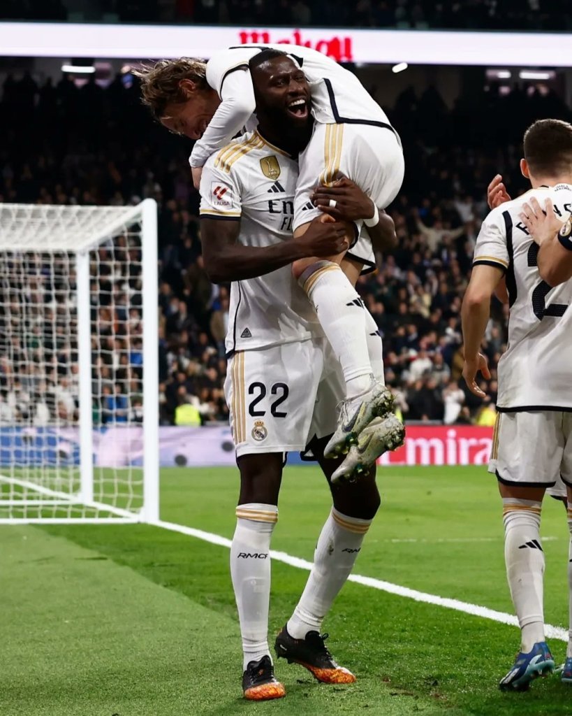 Antonio Rüdiger con Luka Modric