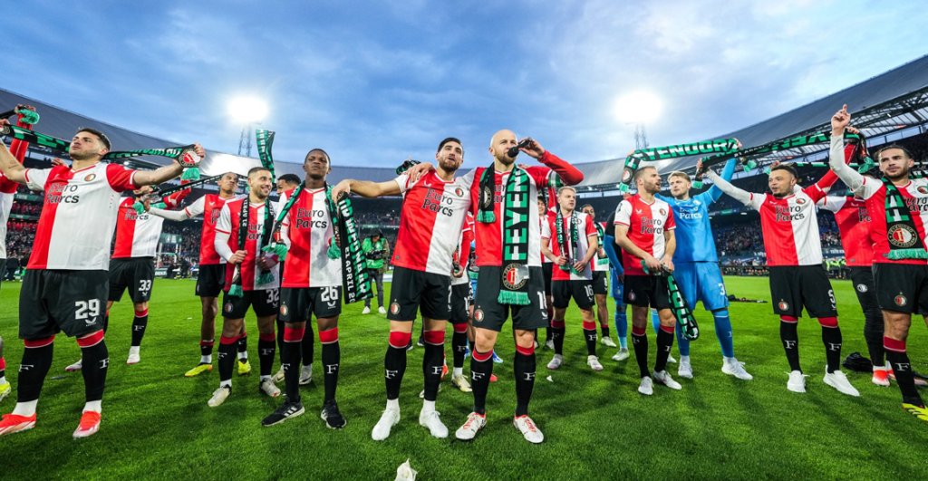 Santi Giménez y el Feyenoord campeones de la Copa de Holanda