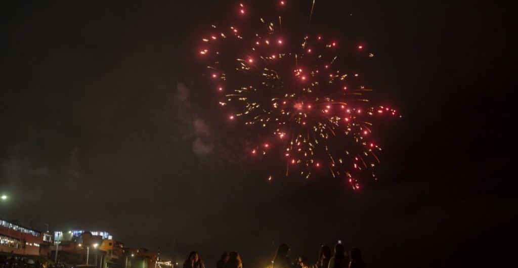 Fuegos artificiales en el cielo