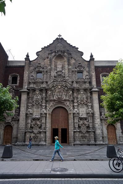 Un paseo por la biblioteca Lerdo de Tejada