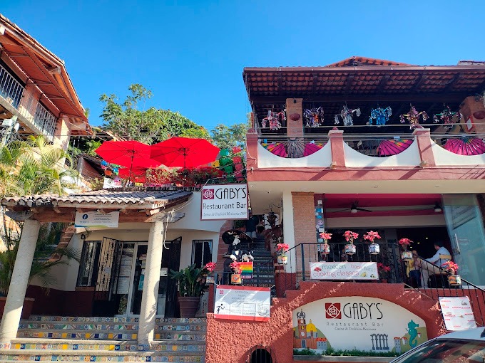 "No se vale": Chef mexicano denuncia que extranjeros quieren clausurar su restaurante en Puerto Vallarta