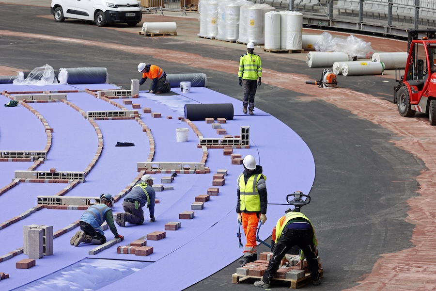 Así se instala la pista violeta en el Stade de France