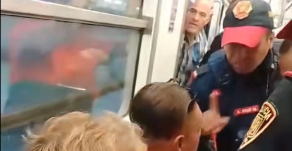 policias sacan hombre metro perrito