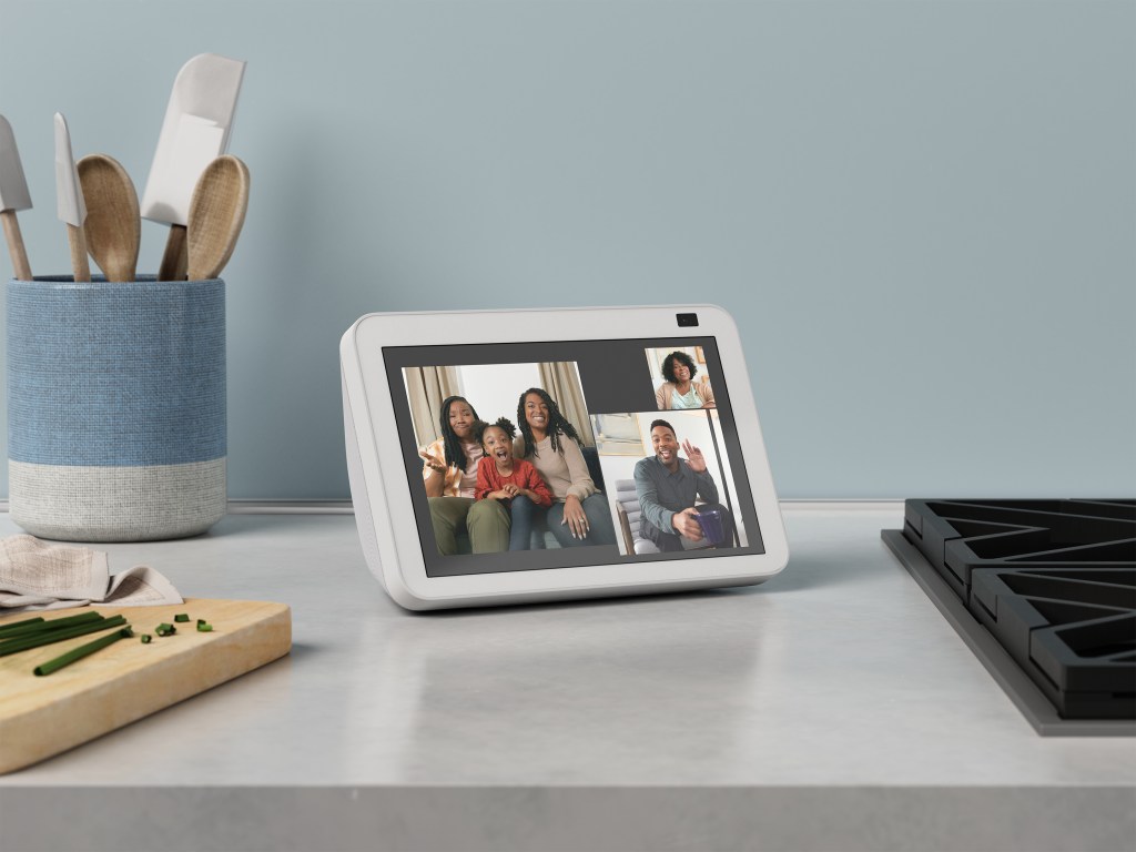 Amazon presenta el Echo Show 8 de siguiente generación en México - echo-show-8-glacier-white-group-call-1024x768