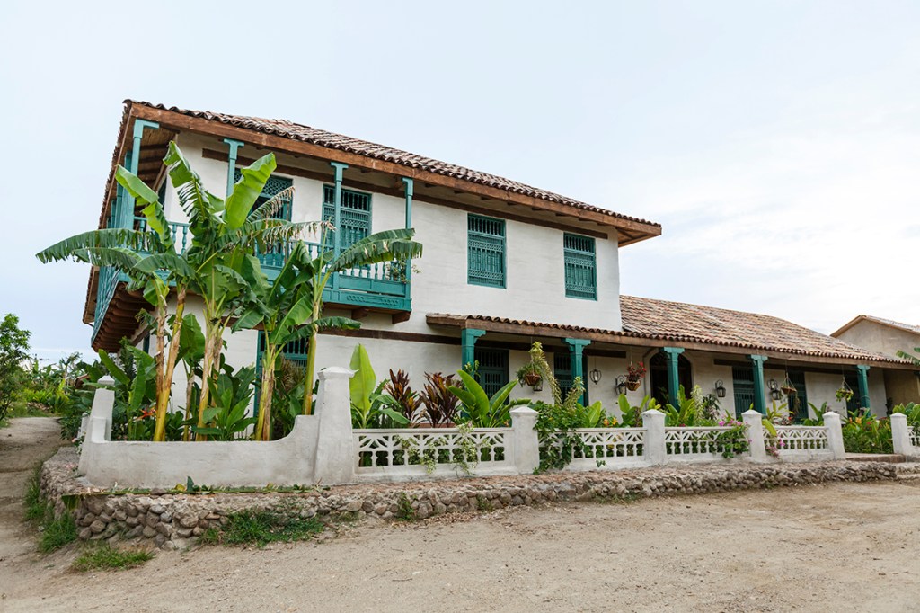 Casa de los Buendía en el exterior en el set de 'Cien Años de Soledad'