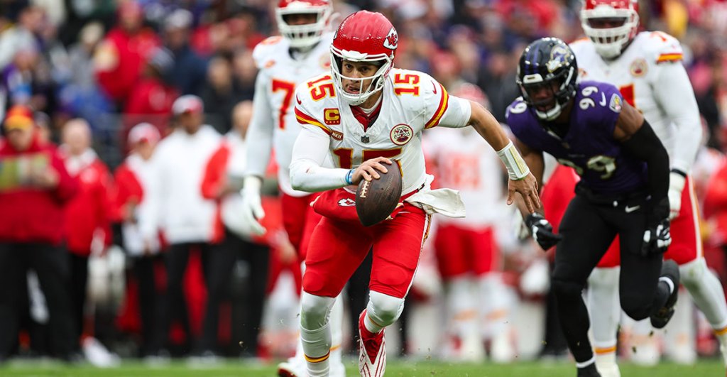 Chiefs vs Ravens NFL kickoff