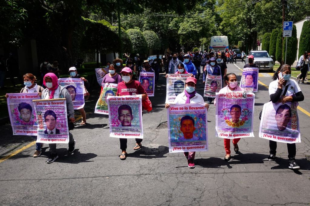 Liberan militares acusados por caos Ayotzinapa