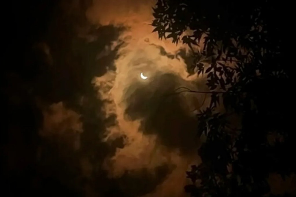 eclipse solar abril 2024 fotografía Celular UNAM (1)
