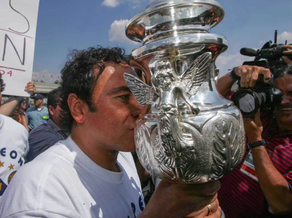 Hugo Sánchez, campeón con Pumas en el Clausura 2004