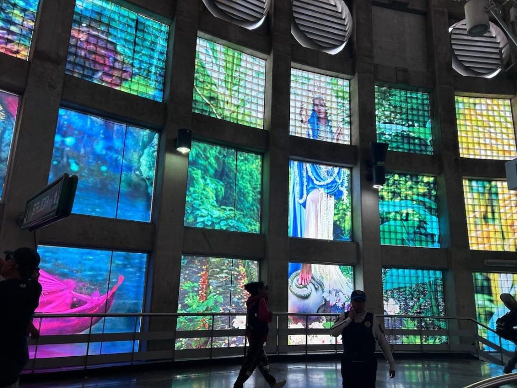 Obras de David LaChapelle en el Metro CDMX.