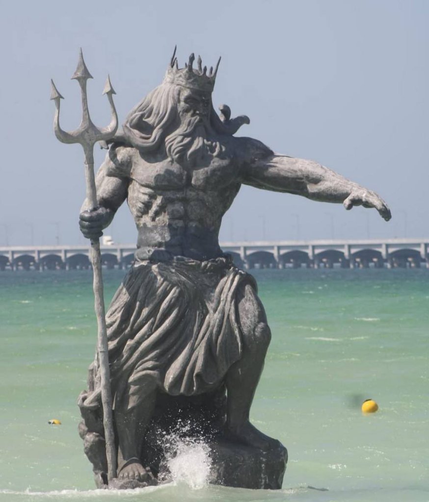 La estatua de Poseidón en Puerto Progreso, Yucatán